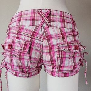 Adjustable length plaid tie shorts